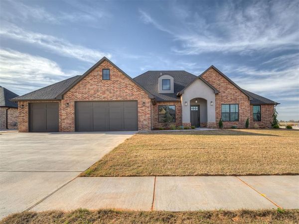 2218 W Cole Drive, Mustang, OK 73064
