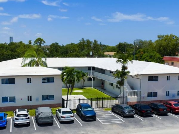 811 SE 16th Street, Unit 102, Fort Lauderdale, FL 33316