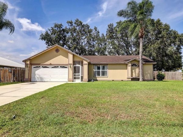 901 SW Gaitor Avenue, Port St. Lucie, FL 34953