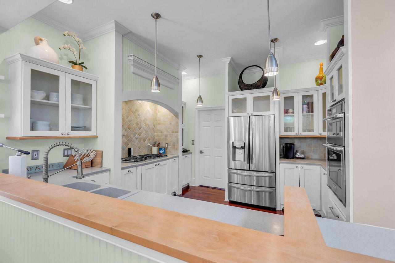 16843 E Point Drive, Sugarloaf, FL 33042 Photo