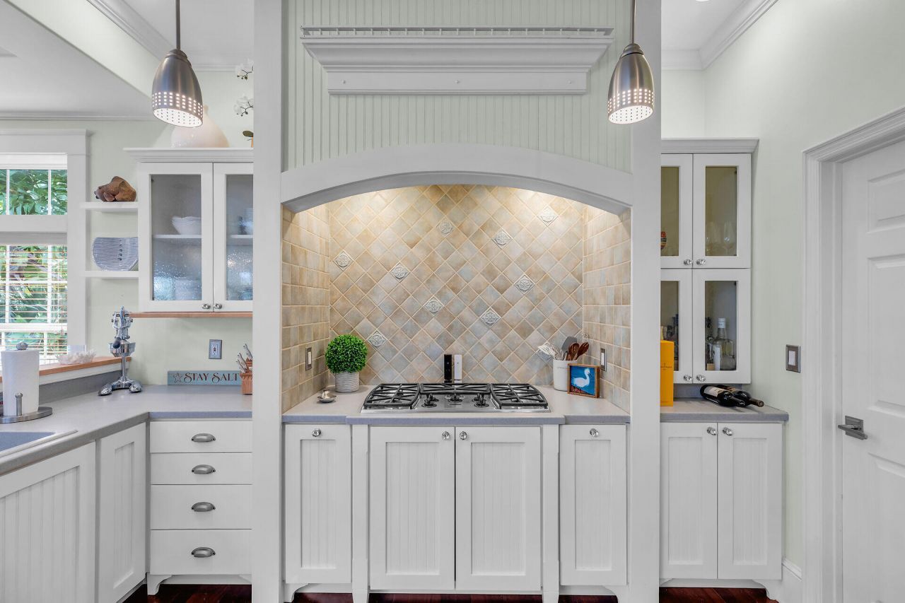 16843 E Point Drive, Sugarloaf, FL 33042 Photo