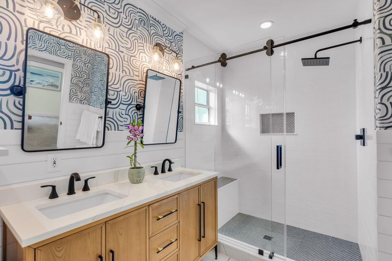 16843 E Point Drive, Sugarloaf, FL 33042 Photo