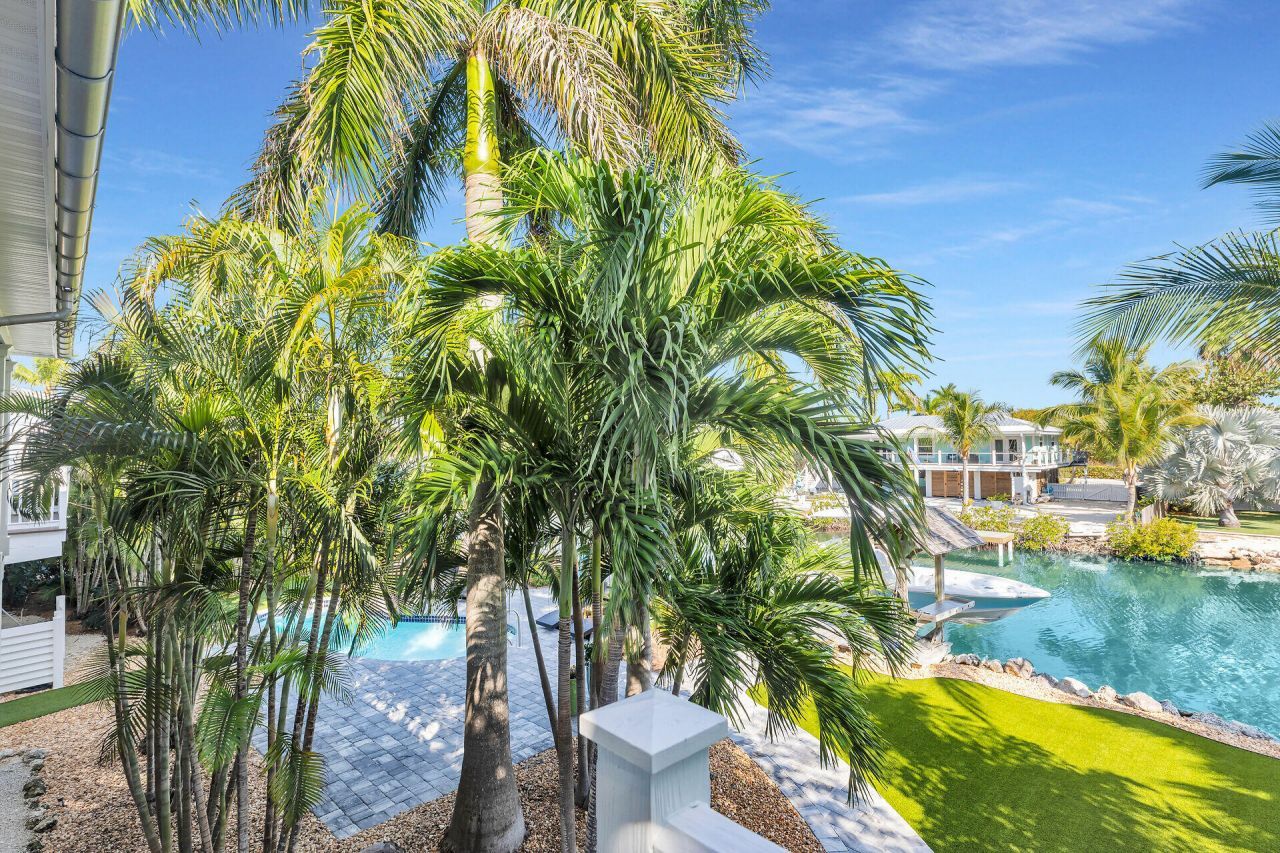 16843 E Point Drive, Sugarloaf, FL 33042 Photo