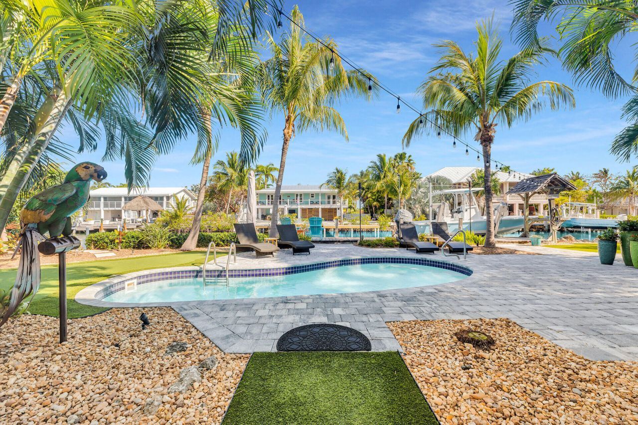 16843 E Point Drive, Sugarloaf, FL 33042 Photo