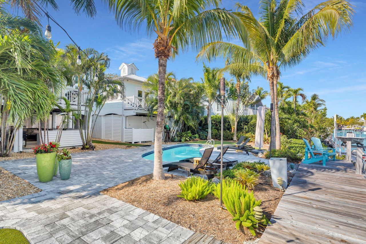 16843 E Point Drive, Sugarloaf, FL 33042 Photo