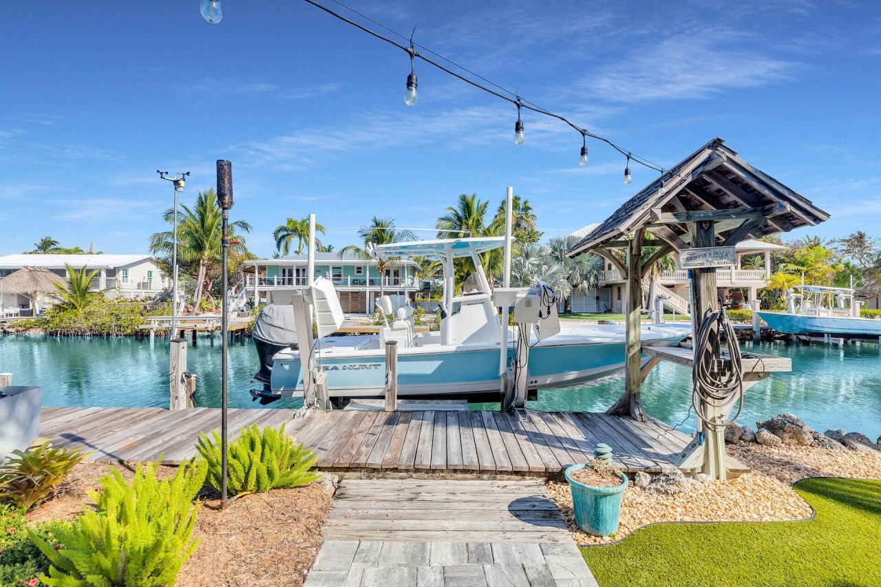 16843 E Point Drive, Sugarloaf, FL 33042 Photo