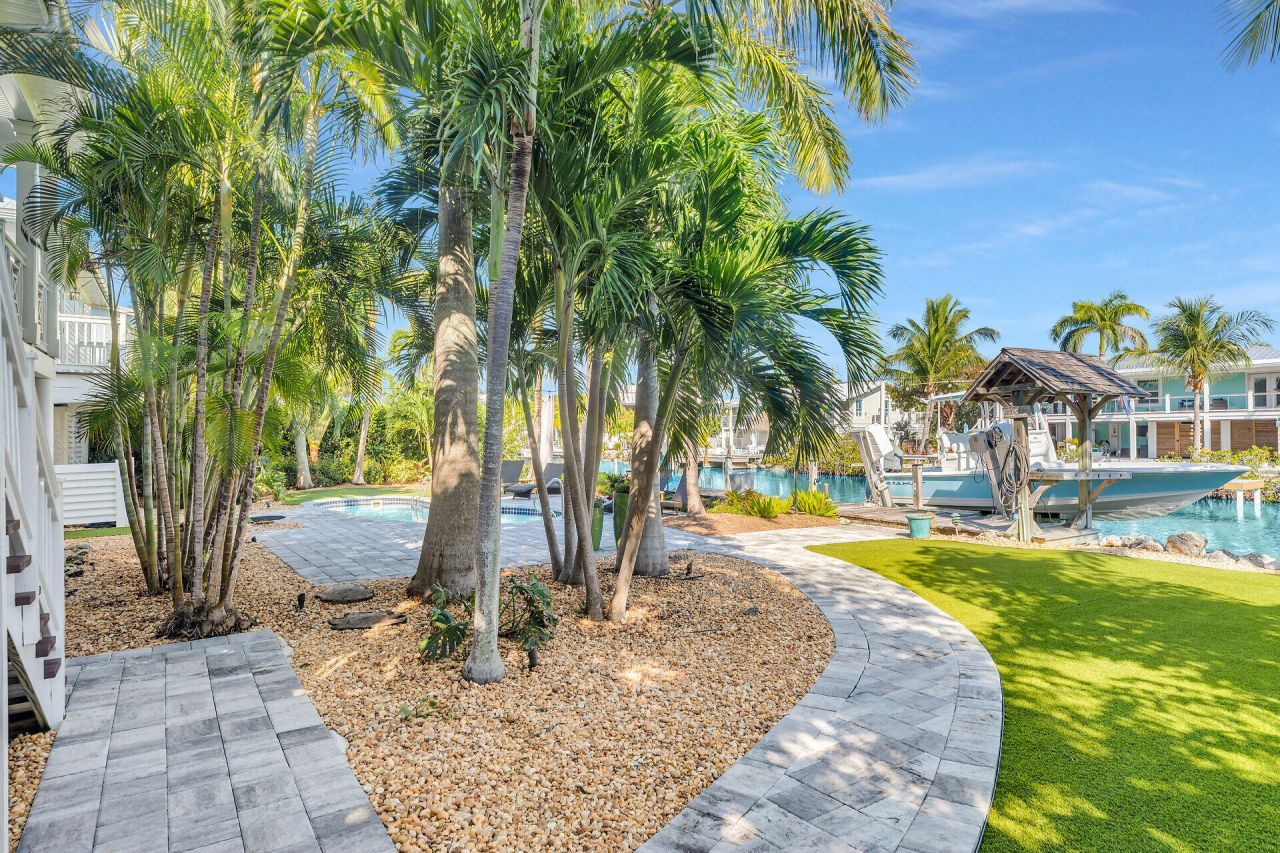 16843 E Point Drive, Sugarloaf, FL 33042 Photo