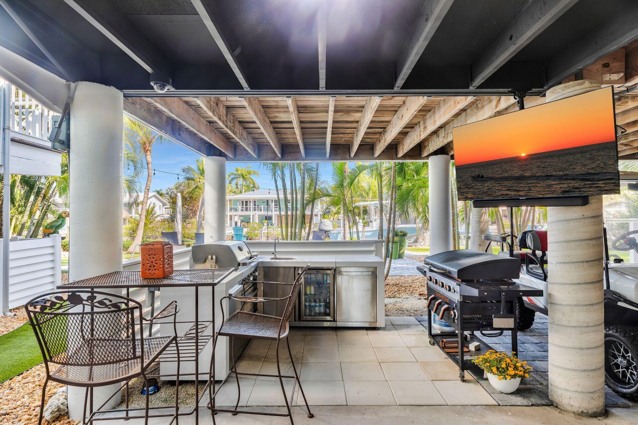 16843 E Point Drive, Sugarloaf, FL 33042 Photo