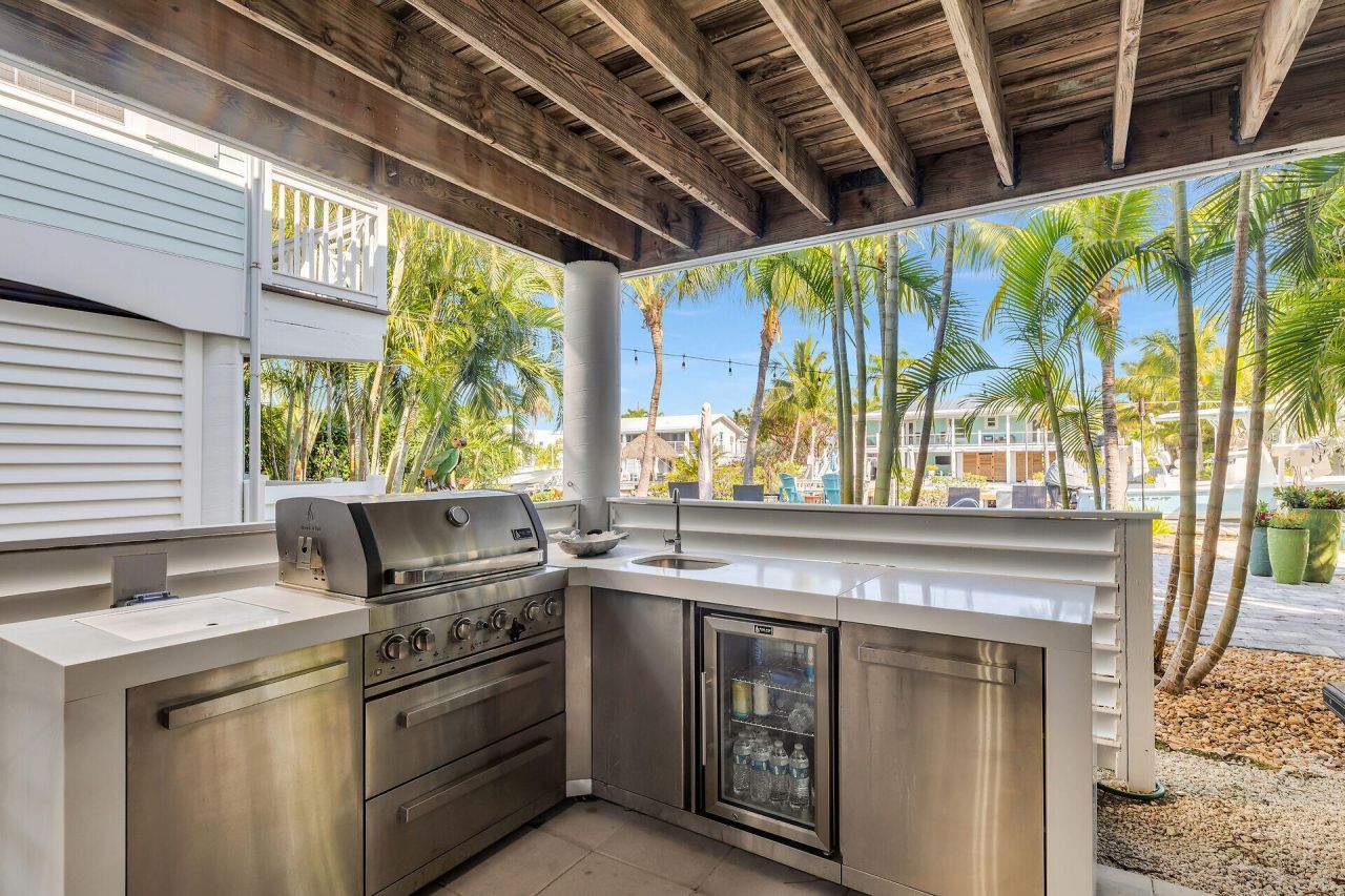 16843 E Point Drive, Sugarloaf, FL 33042 Photo