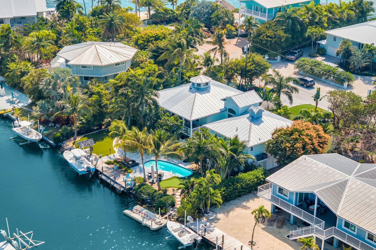 16843 E Point Drive, Sugarloaf, FL 33042 Photo