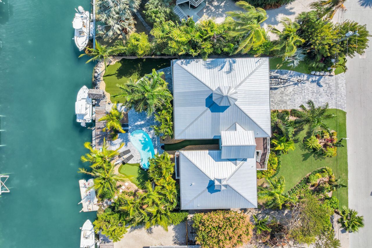 16843 E Point Drive, Sugarloaf, FL 33042 Photo