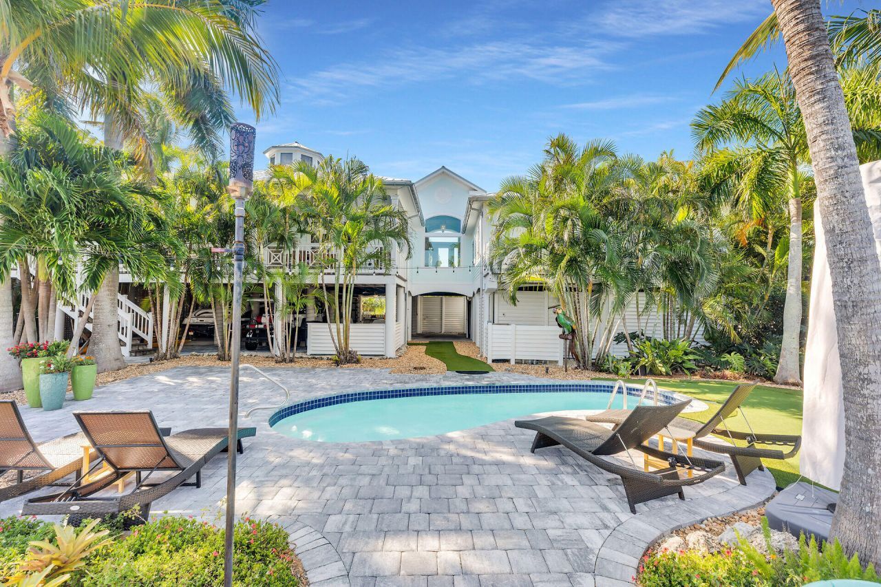 16843 E Point Drive, Sugarloaf, FL 33042 Photo