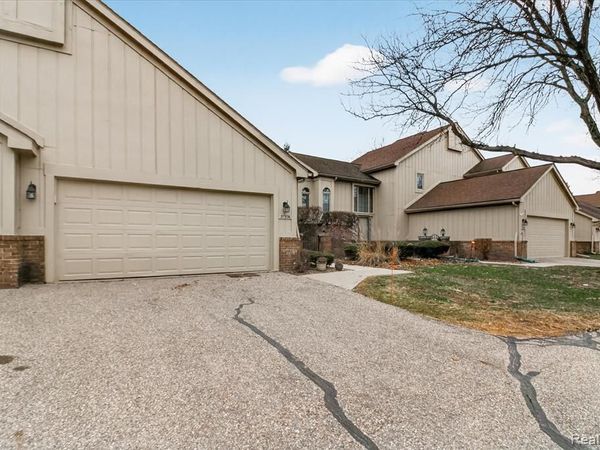 37936 N Laurel Park Drive, Livonia, MI 48152
