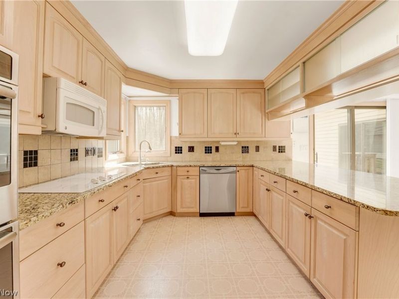 13015 Pearl Road, Chardon, OH 44024 Photo 10