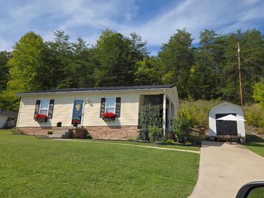 77 Scott Hill Road, Irvine, KY 40336