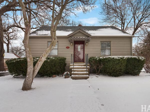 27 Oak Lane Drive , Lake Villa, IL 60046