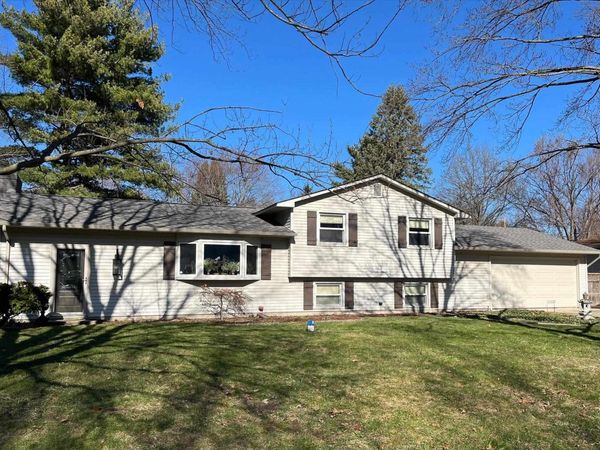 52567 Heatherfield Drive, South Bend, IN 46637