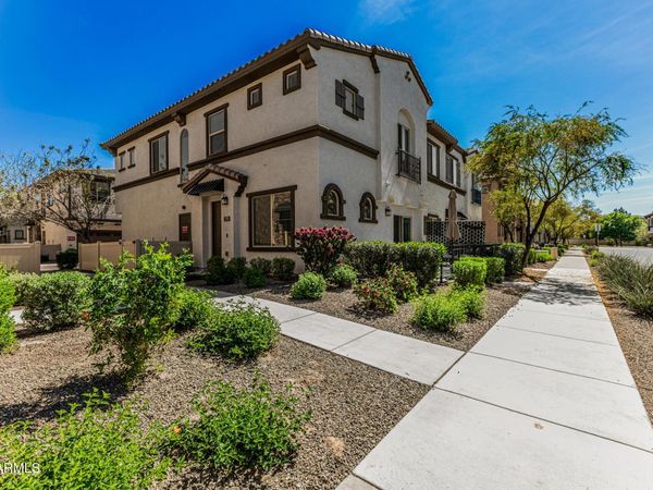 2736 S CAVALIER Drive, Unit 101, Gilbert, AZ 85295