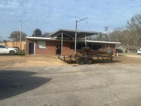 3451 Mississippi 6, Plantersville, MS 38862