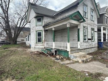 3520 Siam Avenue, Cleveland, OH 44113
