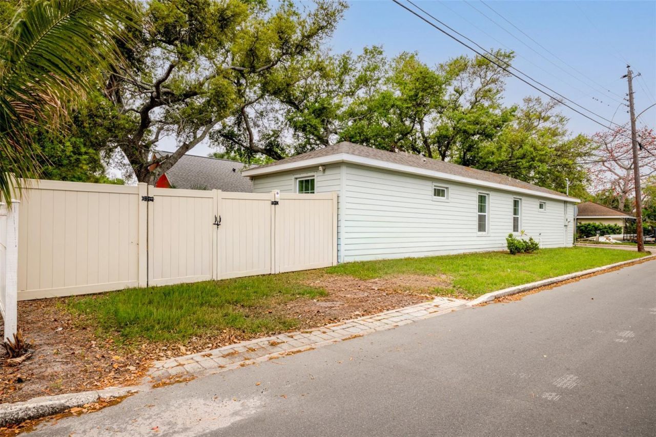 1101 2nd Street W, Bradenton, FL 34205 Photo