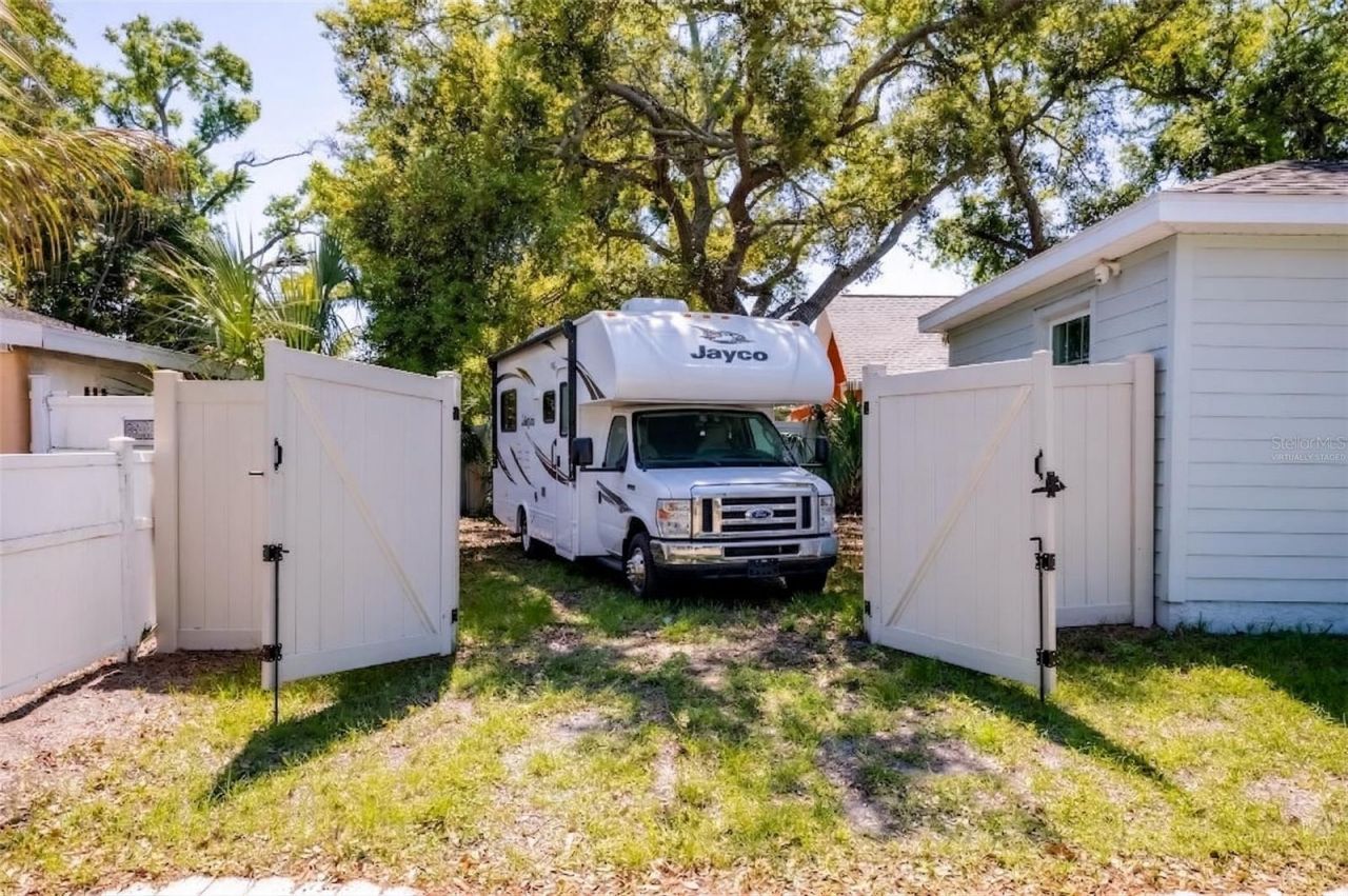 1101 2nd Street W, Bradenton, FL 34205 Photo