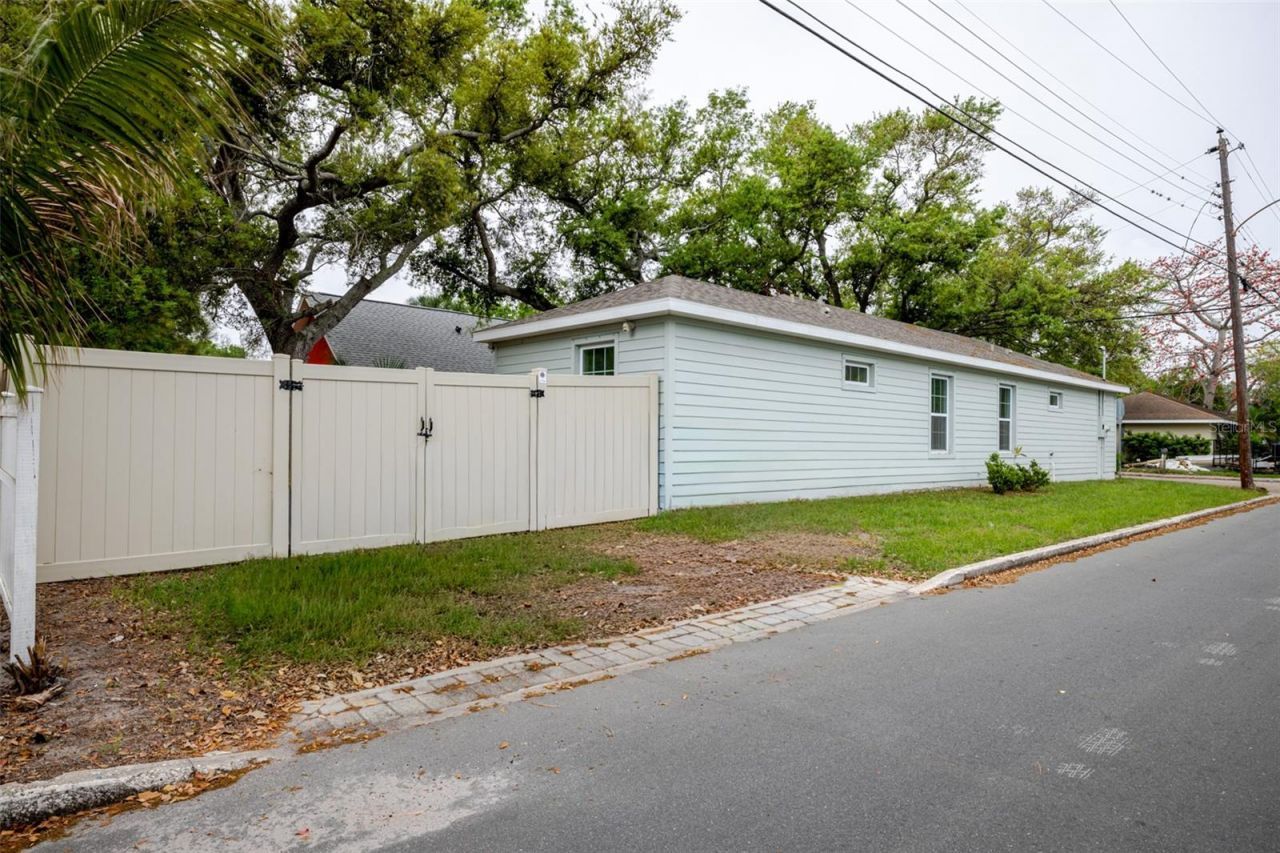 1101 2nd Street W, Bradenton, FL 34205 Photo