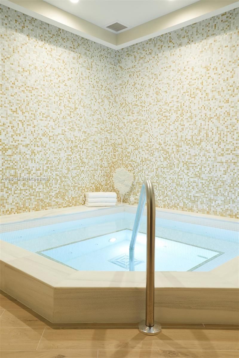 719 Crandon Blvd , Unit PH-9, Key Biscayne, FL 33149 Photo