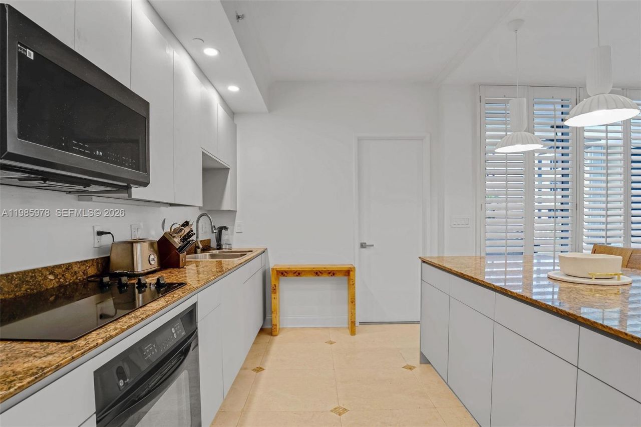 725 Crandon Blvd , Unit 203, Key Biscayne, FL 33149 Photo