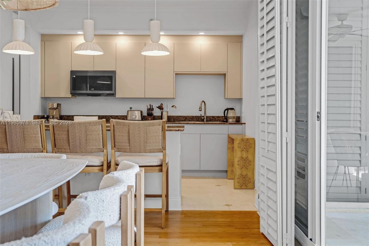 725 Crandon Blvd , Unit 203, Key Biscayne, FL 33149 Photo