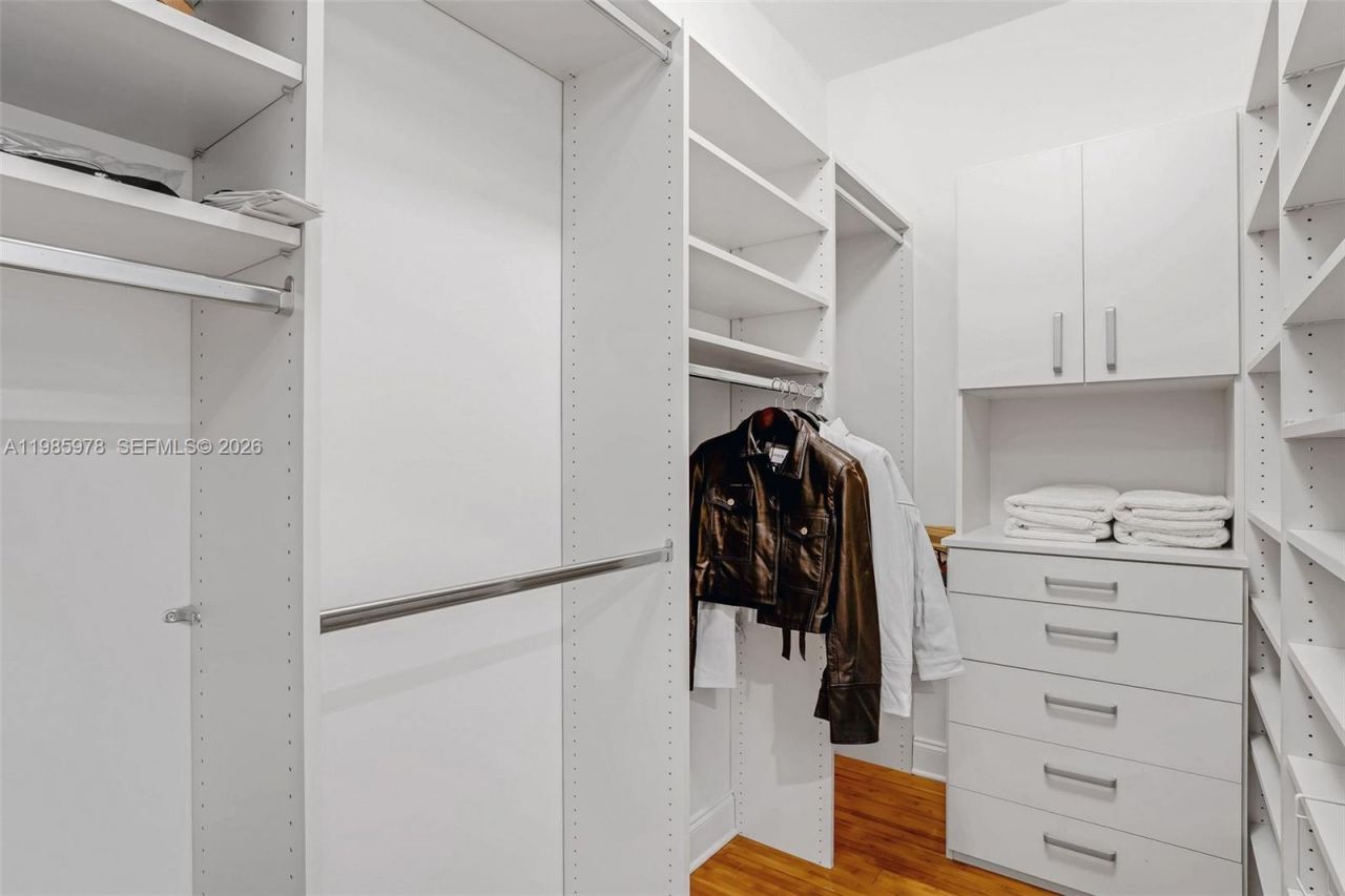 725 Crandon Blvd , Unit 203, Key Biscayne, FL 33149 Photo