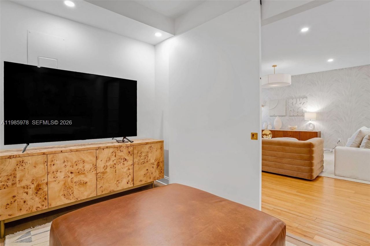 725 Crandon Blvd , Unit 203, Key Biscayne, FL 33149 Photo