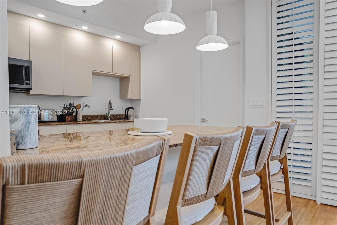 725 Crandon Blvd , Unit 203, Key Biscayne, FL 33149 Photo