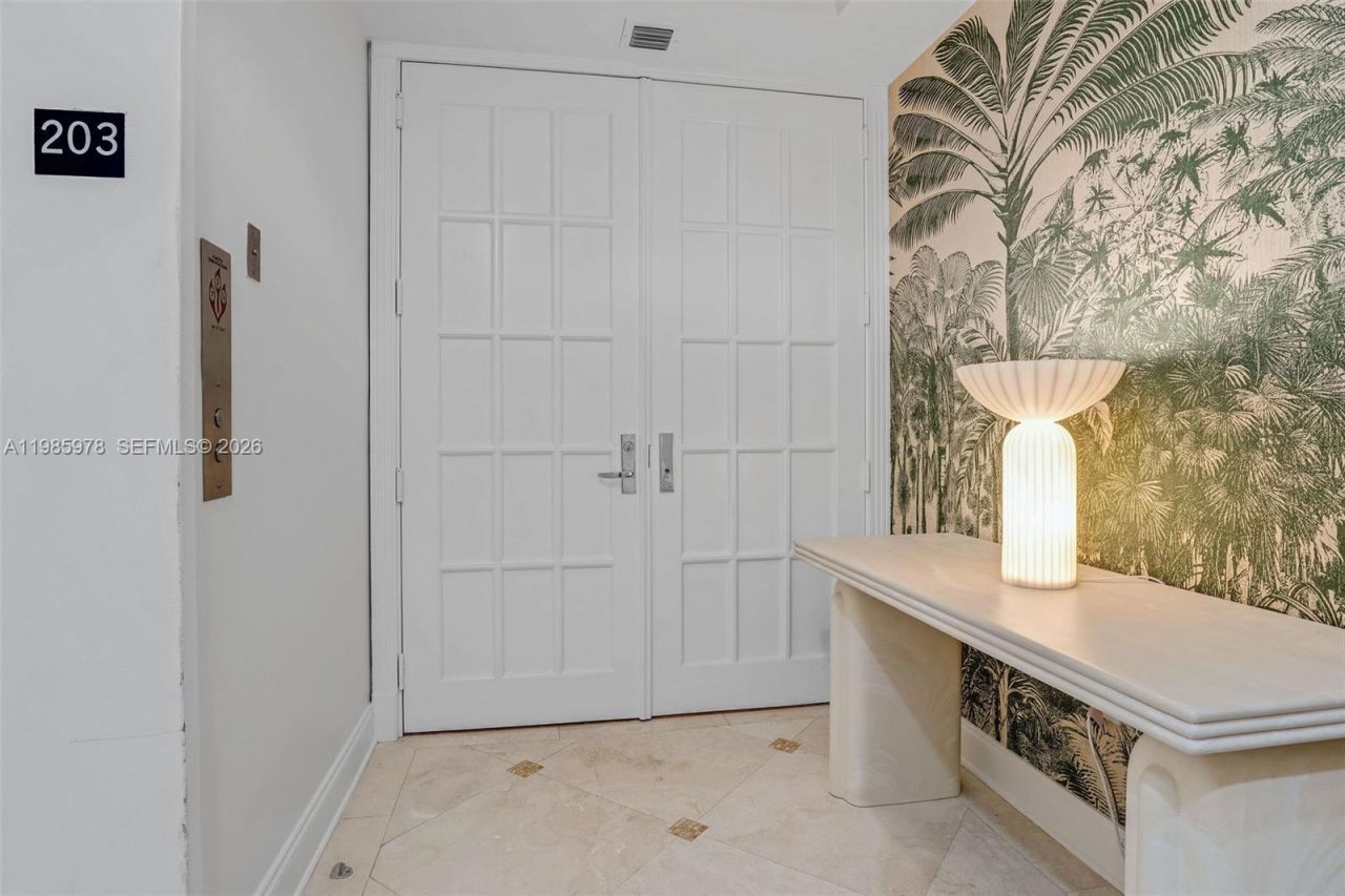 725 Crandon Blvd , Unit 203, Key Biscayne, FL 33149 Photo