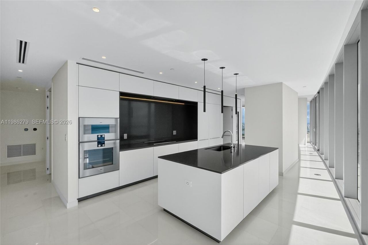 300 Biscayne Blvd Way, Unit 4901E, Miami, FL 33131 Photo