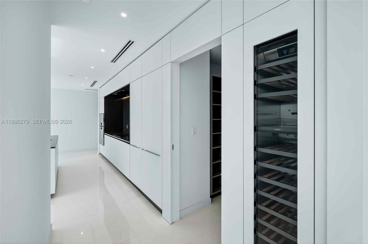 300 Biscayne Blvd Way, Unit 4901E, Miami, FL 33131 Photo