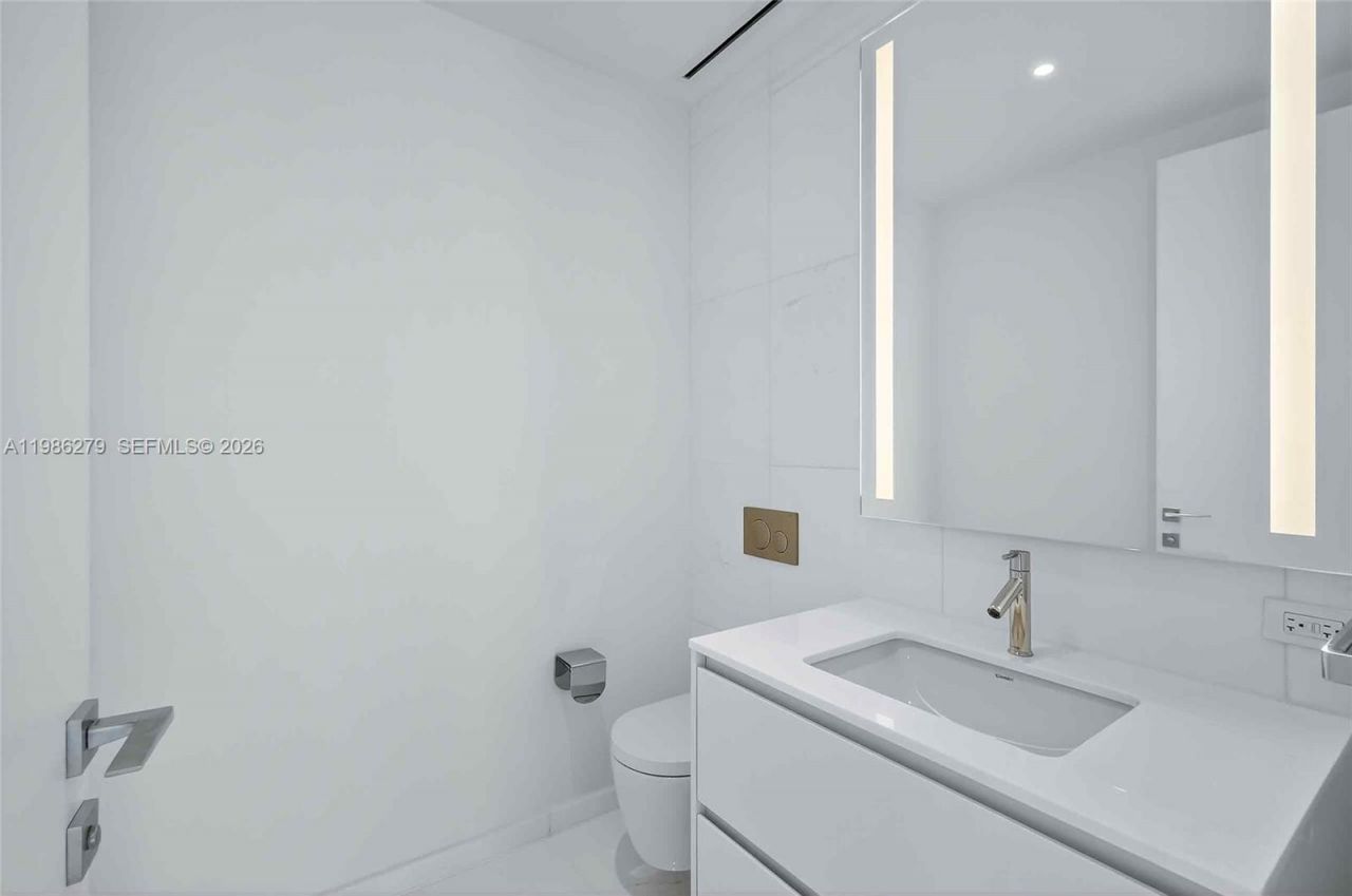 300 Biscayne Blvd Way, Unit 4901E, Miami, FL 33131 Photo