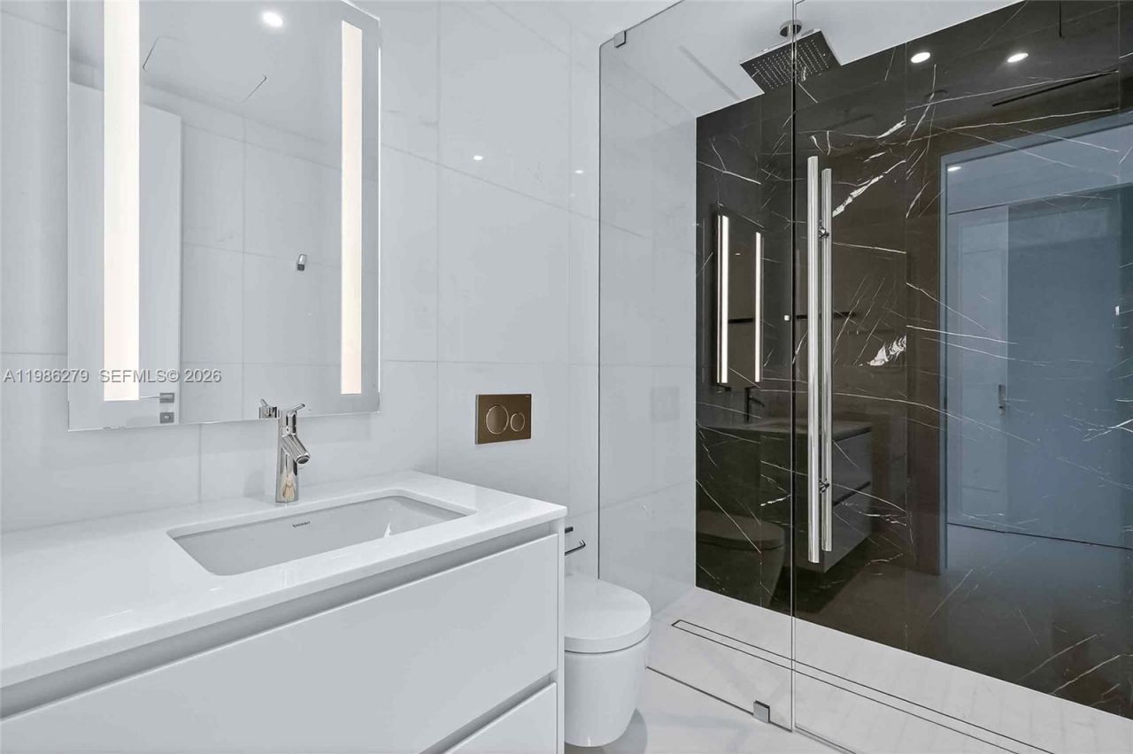 300 Biscayne Blvd Way, Unit 4901E, Miami, FL 33131 Photo