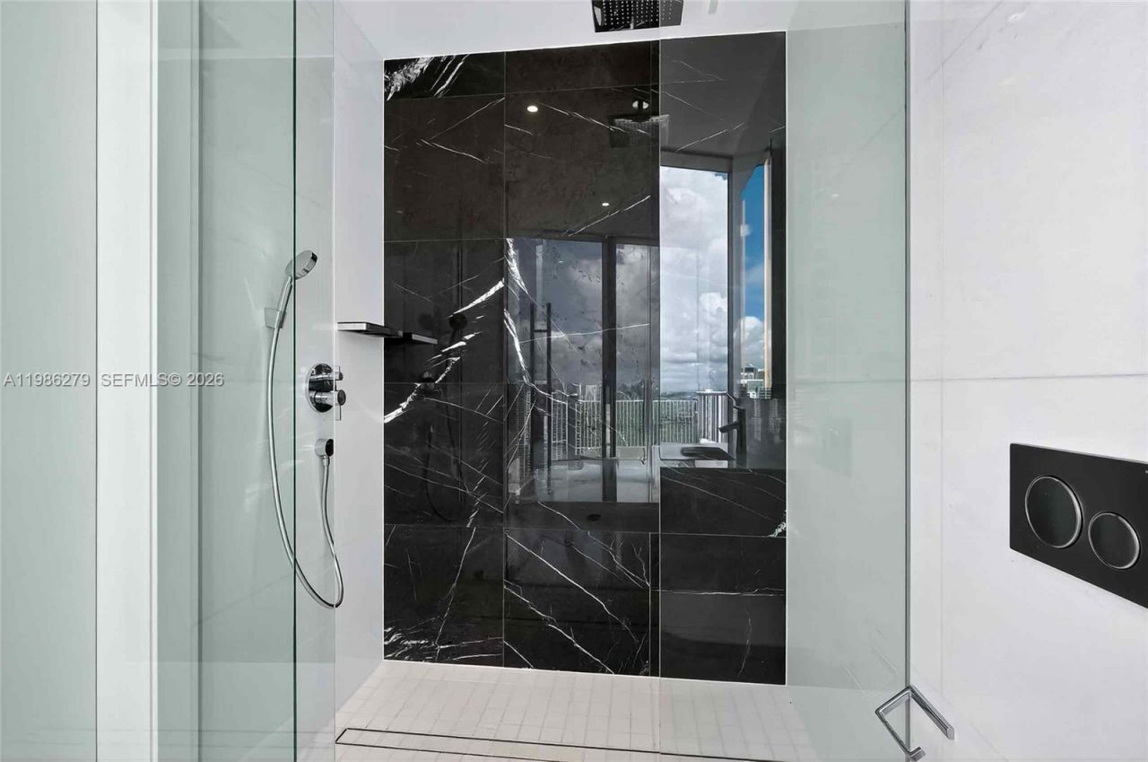 300 Biscayne Blvd Way, Unit 4901E, Miami, FL 33131 Photo