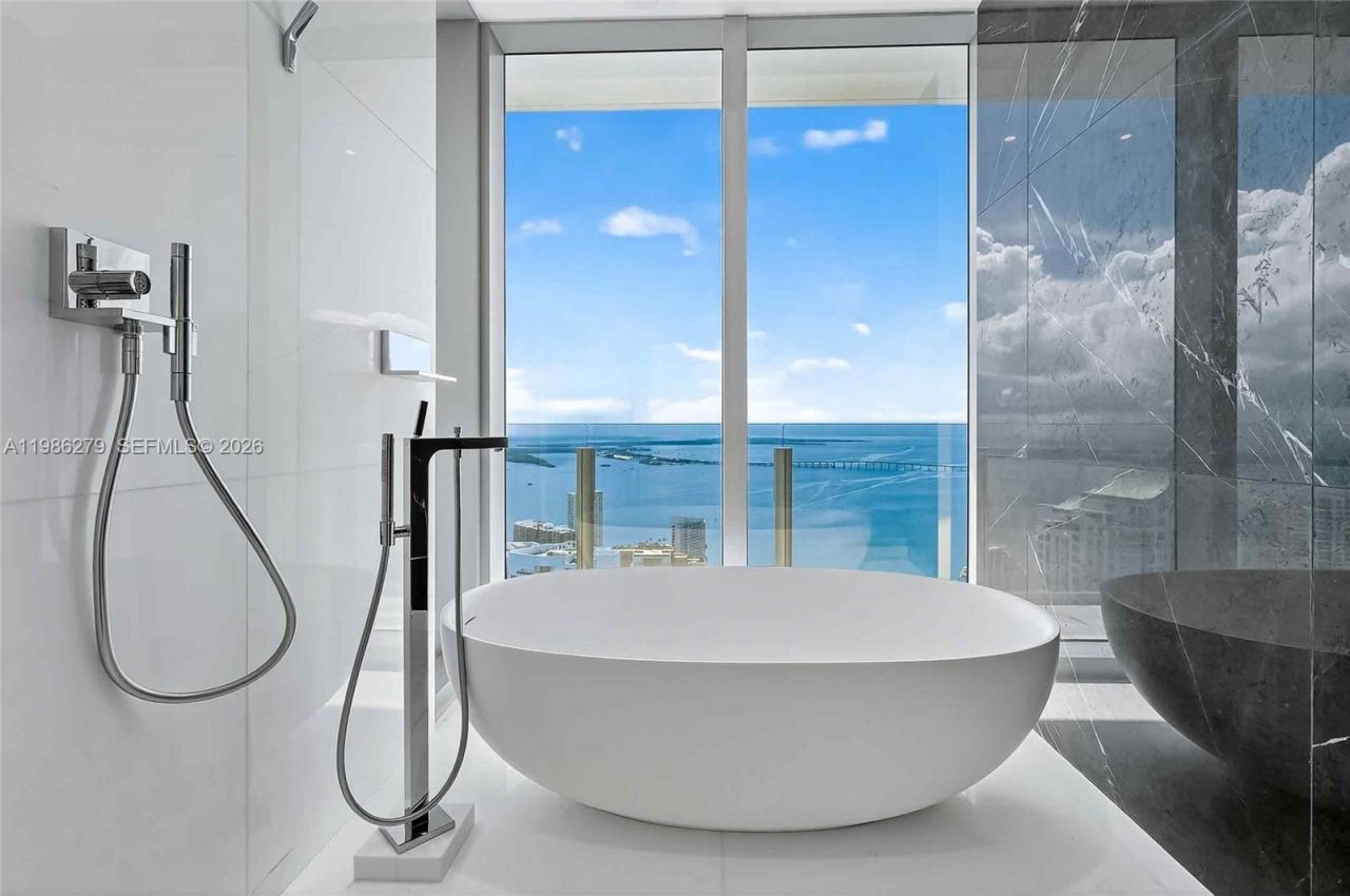 300 Biscayne Blvd Way, Unit 4901E, Miami, FL 33131 Photo