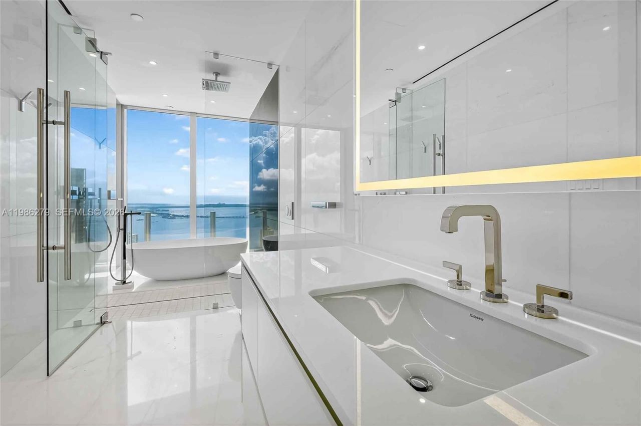 300 Biscayne Blvd Way, Unit 4901E, Miami, FL 33131 Photo