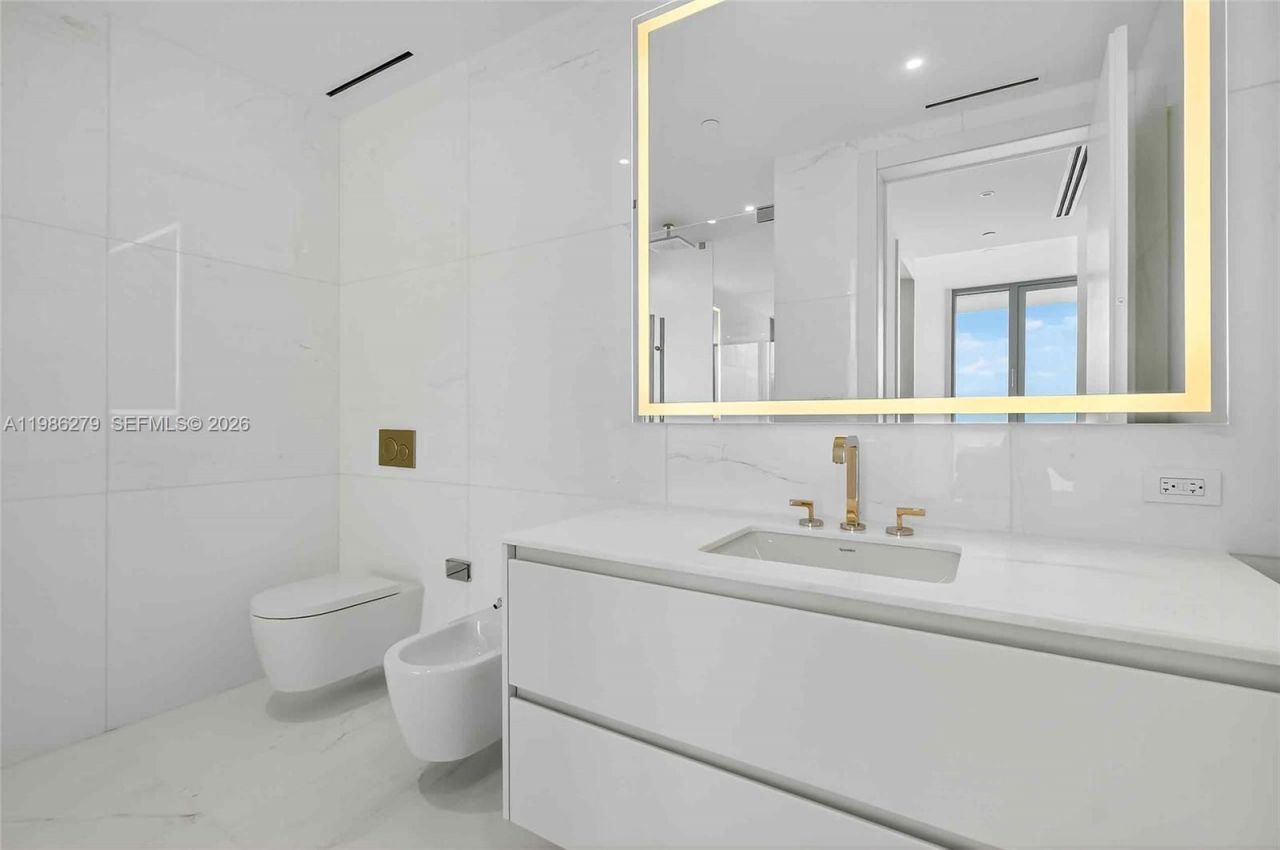 300 Biscayne Blvd Way, Unit 4901E, Miami, FL 33131 Photo