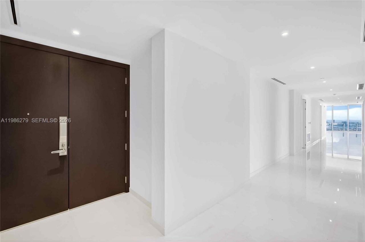 300 Biscayne Blvd Way, Unit 4901E, Miami, FL 33131 Photo