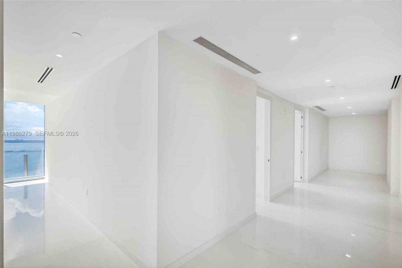 300 Biscayne Blvd Way, Unit 4901E, Miami, FL 33131 Photo