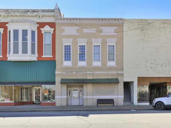 105 W Cherry Street, Nevada, MO 64772