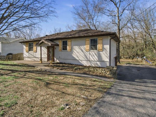 957 S Mission Avenue, Springfield, MO 65809