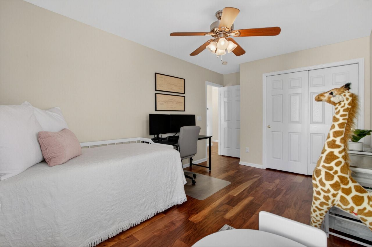 3245 Beaconsfield Road Photo 29