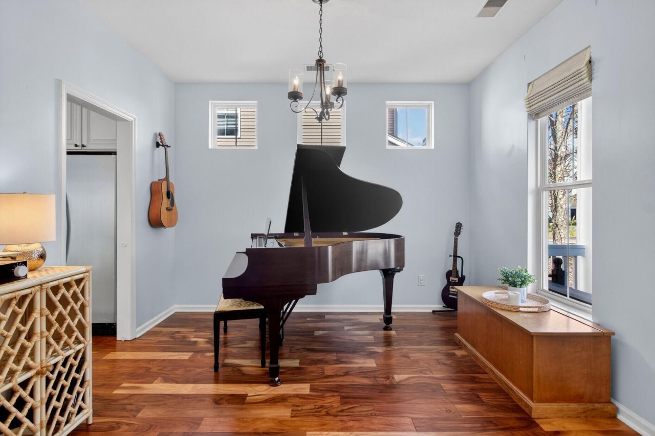 3245 Beaconsfield Road Photo 5