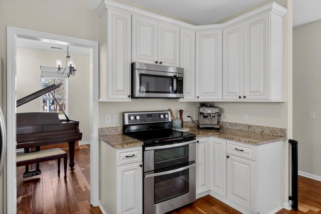 3245 Beaconsfield Road Photo 6