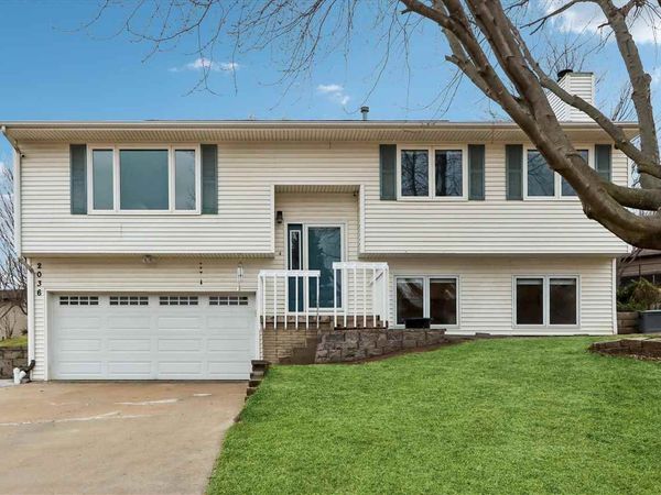 2036 North Ridge Dr, Coralville, IA 52241